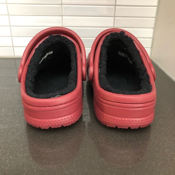 🥳HOST PICK🥳 Unisex Red lined youth CROCS - Picture 4 of 9